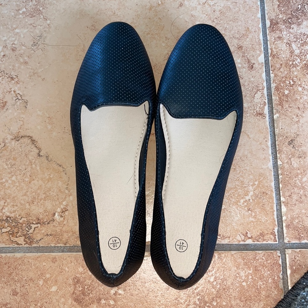 Black, size 10 flats